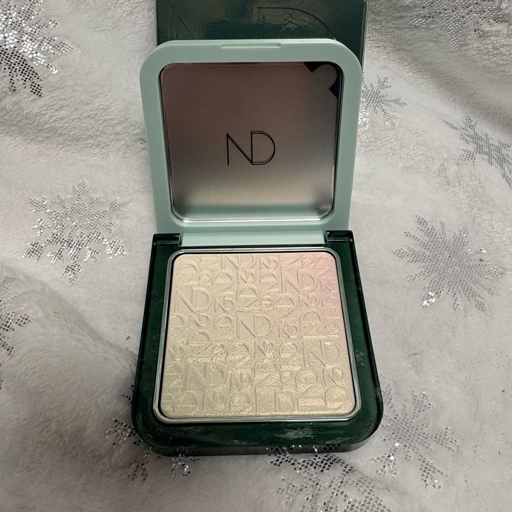Natasha Denona Pastel Plexi Glow Highlighting Powder - Picture 2 of 7